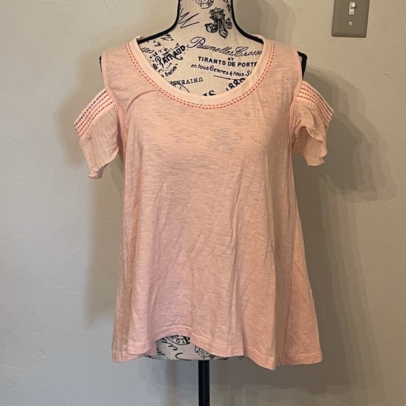 Anthropologie Tops - EUC Akemi+Kin Anthropologie cold shoulder tee